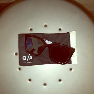 Quay Sunglasses w/ Case 😎